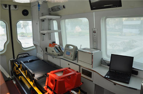 澧县救护车内部